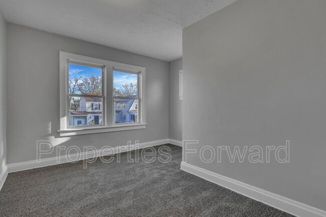 Building Photo - 1185 E 22nd Ave