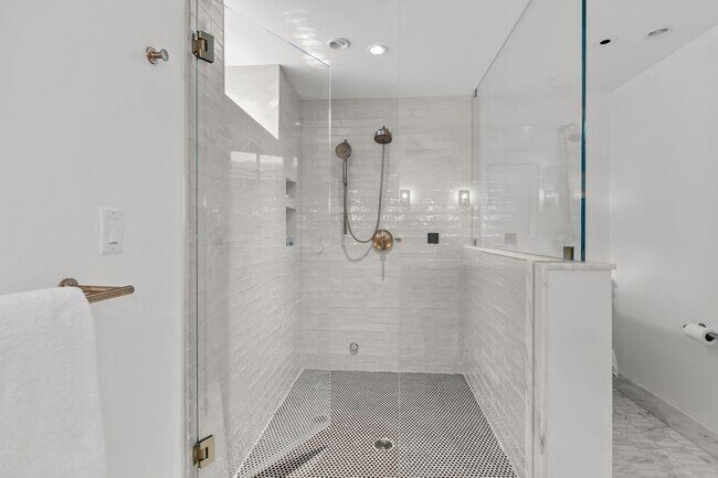 Building Photo - 45 Carnegie Abbey Ln