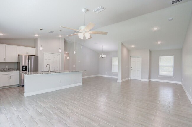 Building Photo - MUST SEE-CUSTOM BUILT-LARGE NEWER CONSTRUT...