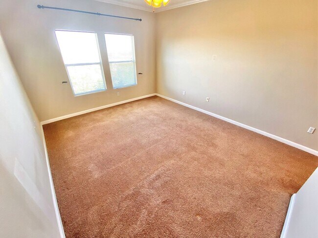 Building Photo - Gorgeous Summerlin 2 Bedroom, 2 Bathroom C...