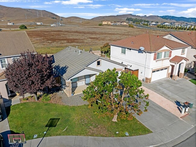 Building Photo - 533 Channel Ct