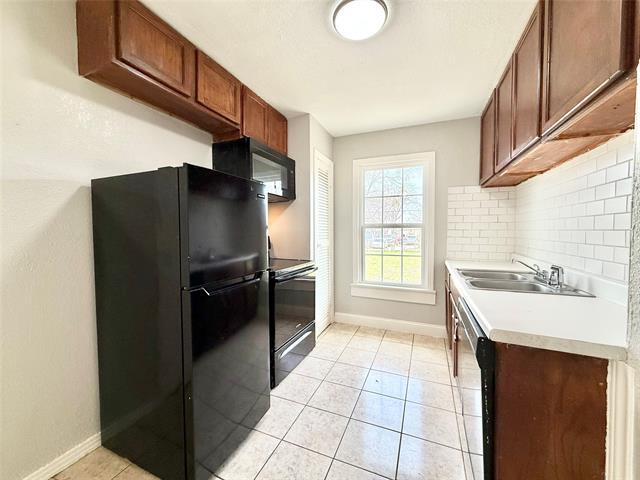 Building Photo - 4813 Sandage Ave