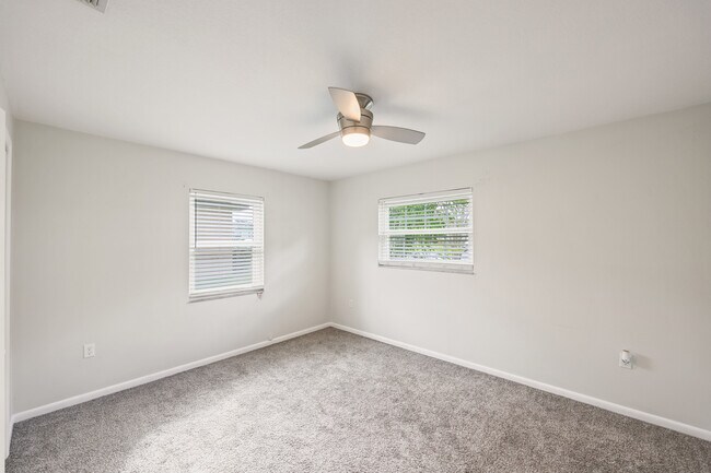 Building Photo - Point View Lane