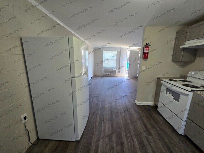 Building Photo - Renovated two bedroom near Harden Street - FREE first month
