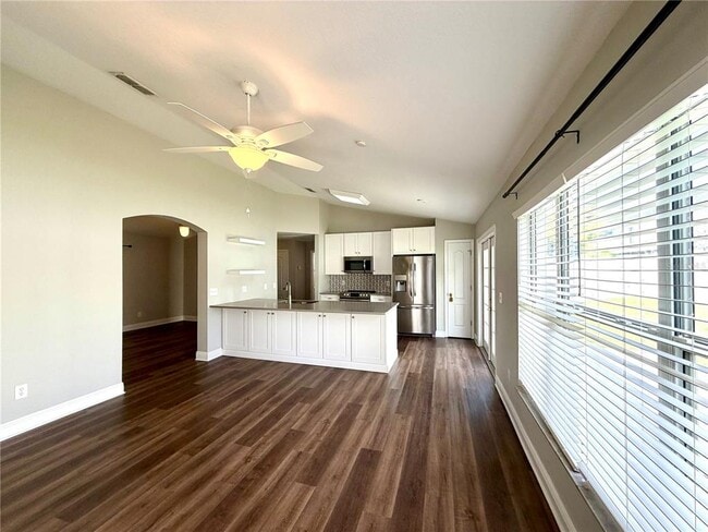 Building Photo - 227 Traditions Dr