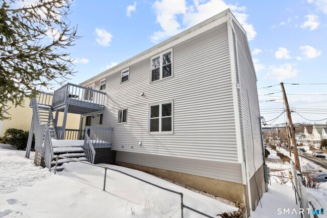 Building Photo - 35 Woodlawn Ave