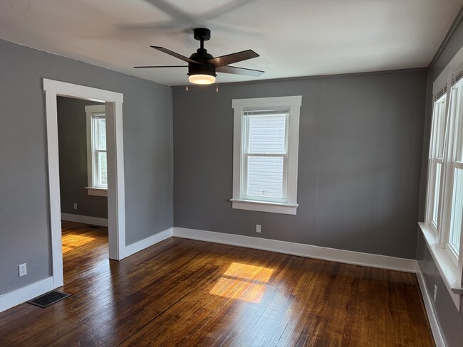 Building Photo - 926 W Water St