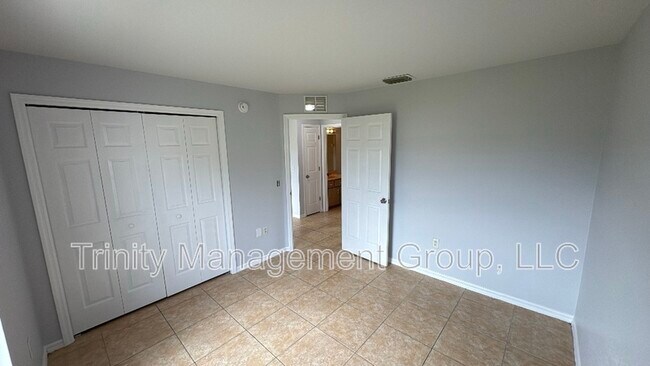 Building Photo - 4763 SW 138 Loop