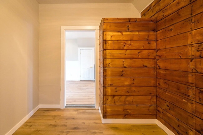 Building Photo - Beautiful 2-Bedroom Apartment – Quiet, Private Setting in Westbrook