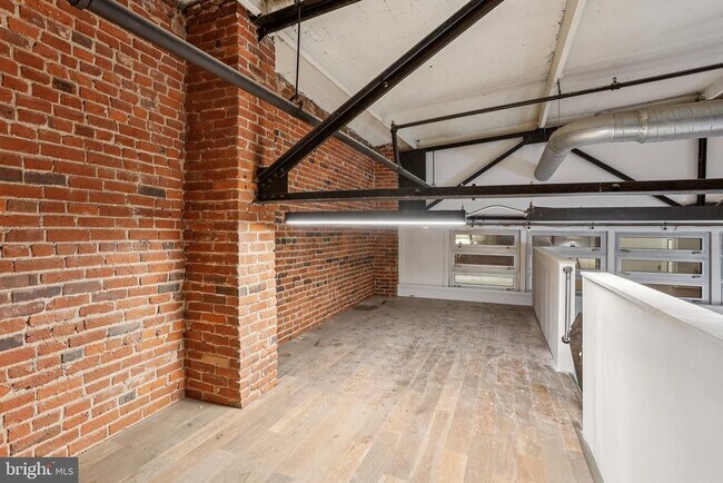 Building Photo - 810 N Hancock St