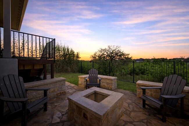 Building Photo - 904 View Dr