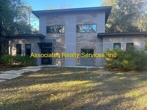 Building Photo - Modern Industrial 2Bed/2Bath Plus Loft in NW Gainesville
