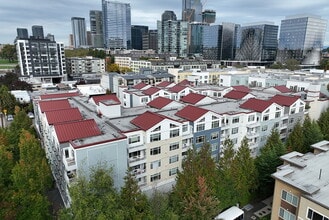 Building Photo - Courtyard Off Main