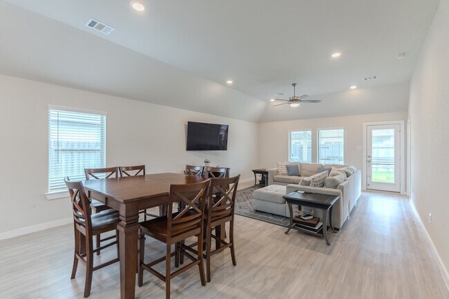 Building Photo - 22035 Juniper Crossing Dr