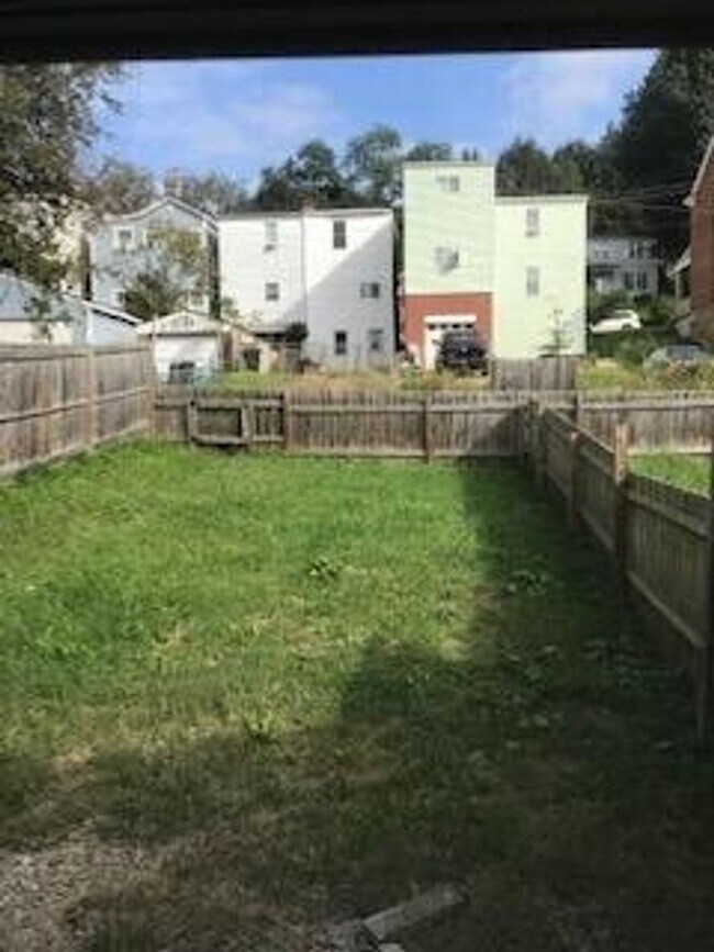 Building Photo - Beautiful Mt Washington 2 Bed Townhouse Available in June!