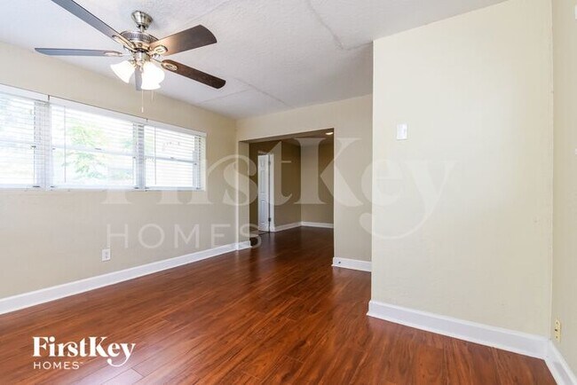 Building Photo - 630 N Lakemont Ave