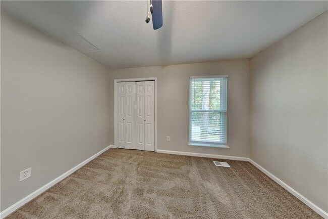 Building Photo - 6627 Windwood Cir
