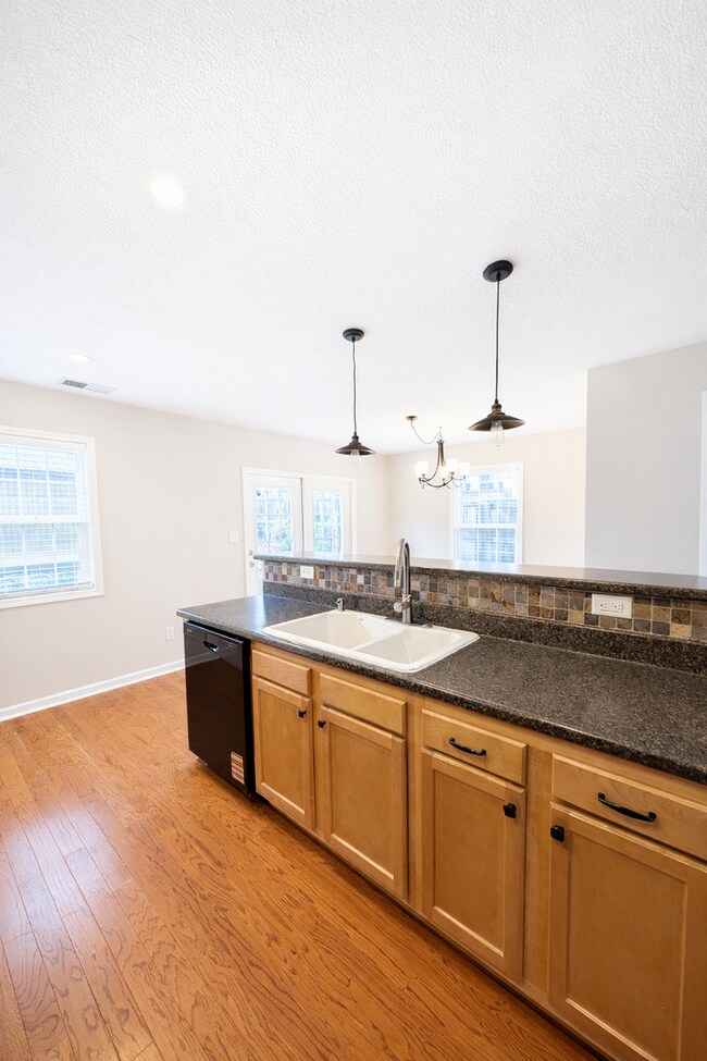 Building Photo - Oakley Rental!