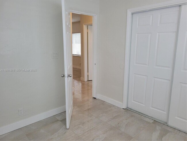 Building Photo - 1830 Monroe St