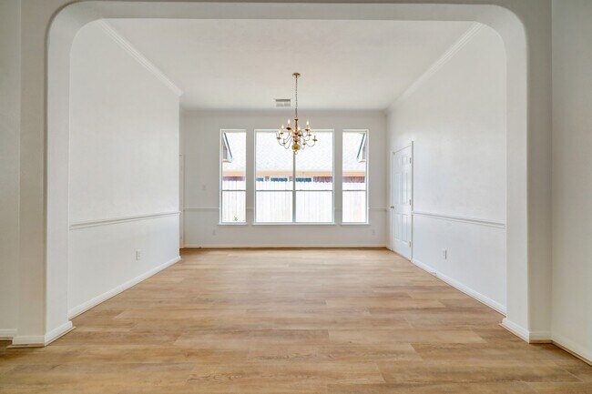 Building Photo - 1807 River Trail