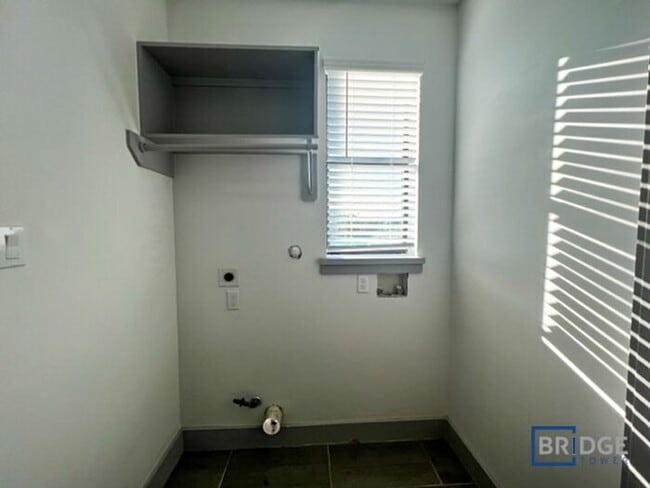 Building Photo - 2208 Arabelle St
