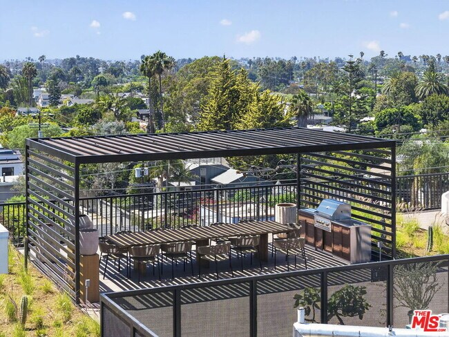 Building Photo - 1808 Lincoln Blvd