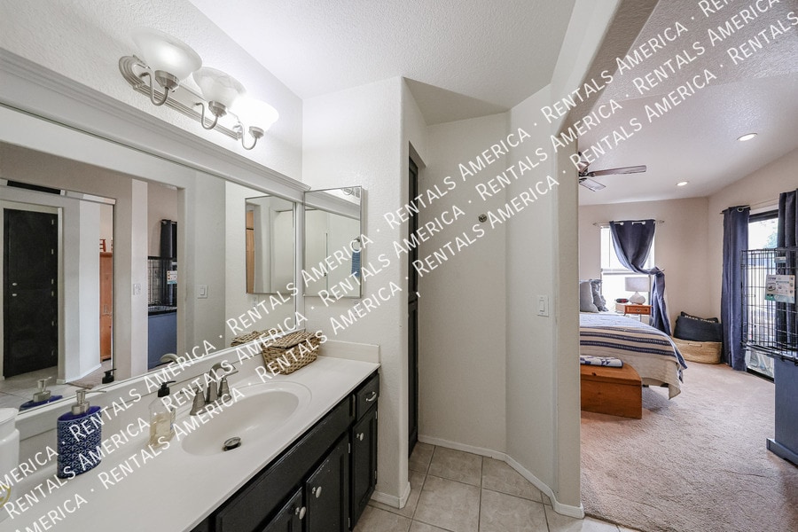 Building Photo - 9123 N 68th Dr