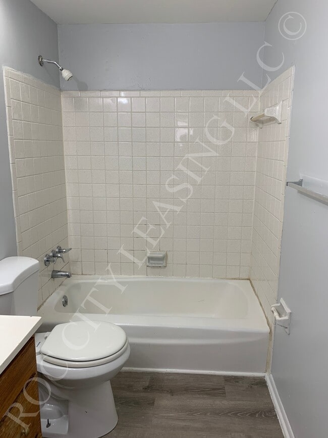 Building Photo - 455-485 Lake Avenue-