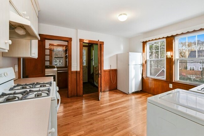 Building Photo - 22 Wyvern St