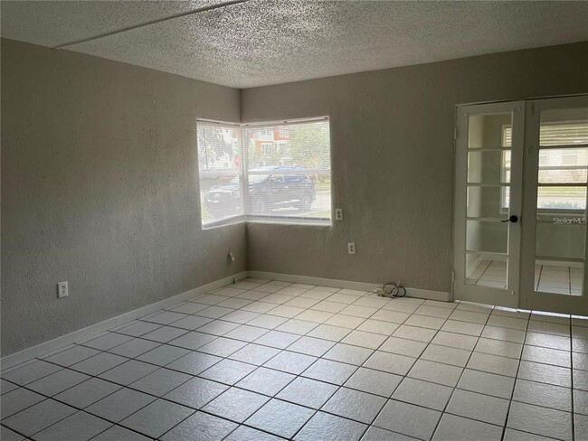 Building Photo - 909 N Thornton Ave