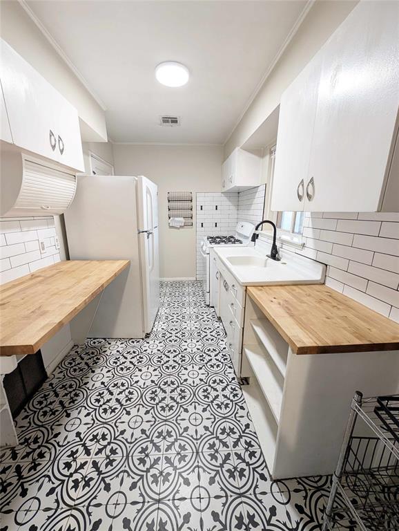 Building Photo - 2105 Westchester Dr