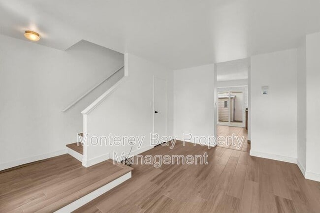 Building Photo - 3137 Seacrest Ave