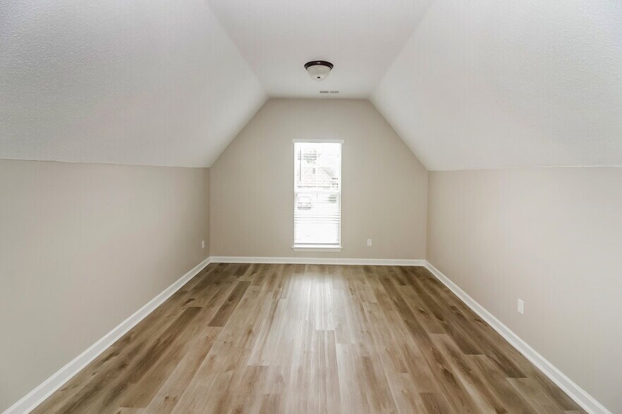 Building Photo - 4860 Stirrup Dr