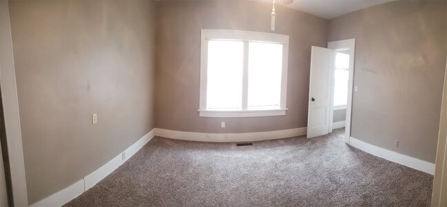 Building Photo - 105 S Barnes St