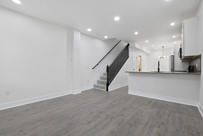 Building Photo - 272 S 22nd St