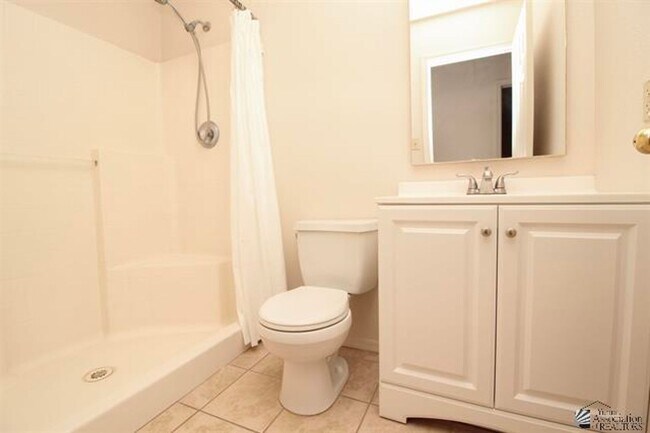 Building Photo - 3 Bedroom SOLAR Home in the Foothills for Rent!