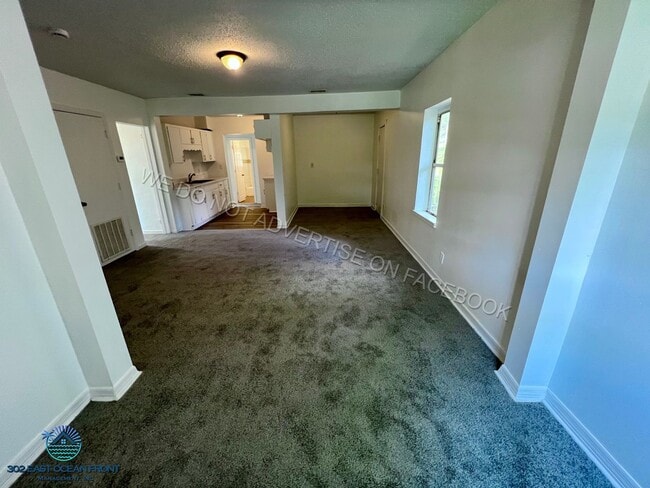 Building Photo - 2104 Evergreen Ave