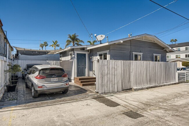Building Photo - Vintage and Efficient 2 Bedroom Craftsman in North Park