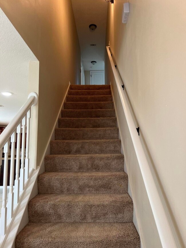 Building Photo - 489 Eisenhower Dr