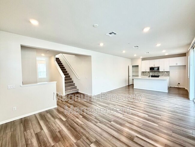 Building Photo - 40617 Birchfield Dr