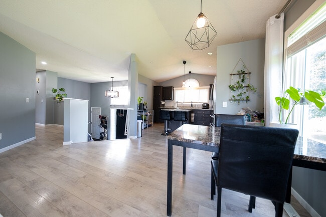 Building Photo - 15709 Chalet Ct