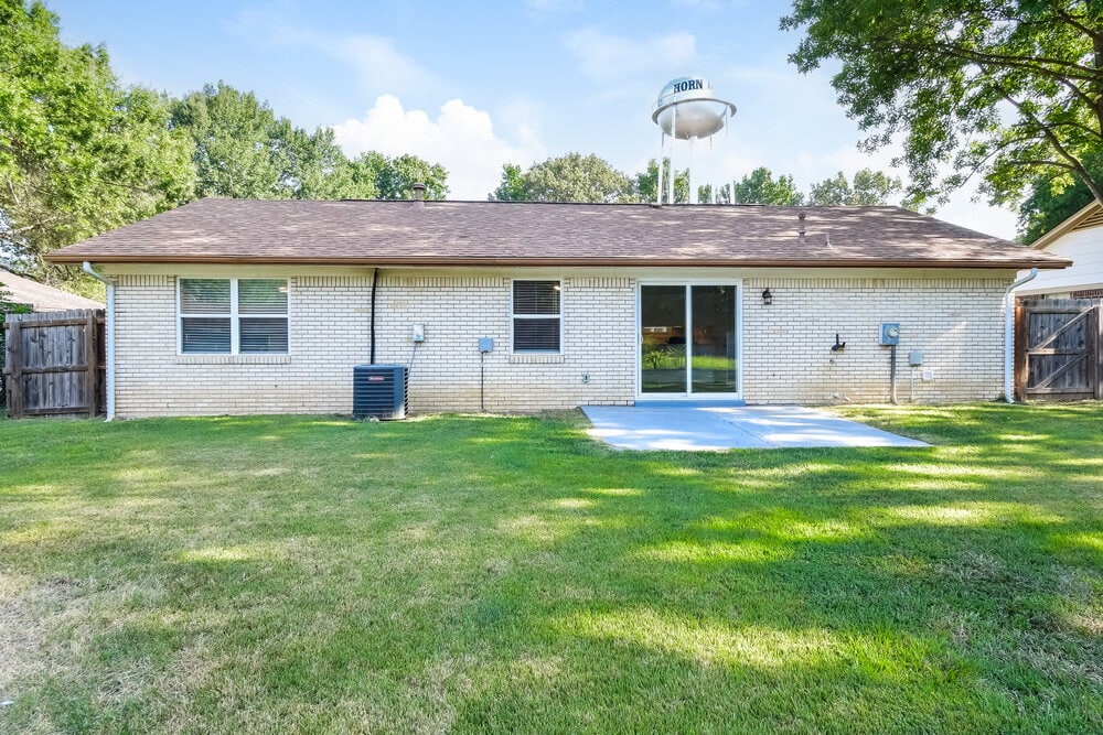 Building Photo - 5691 Briarwood Dr