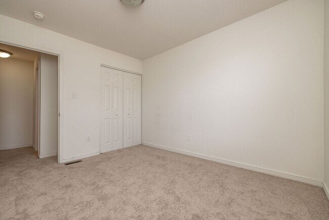 Building Photo - Two-bedroom Unit in Richmond Condo