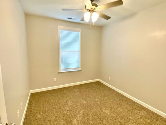 Building Photo - Now Leasing a 5 Bedroom 3 Bath Home in Byh...