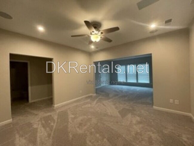 Building Photo - 944 Hewitt Dr SE