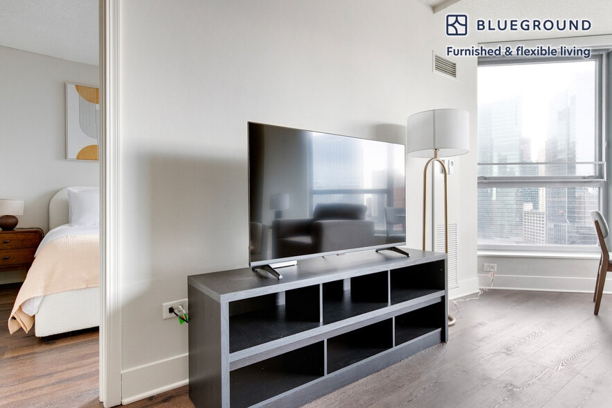 Building Photo - 300 N Canal St