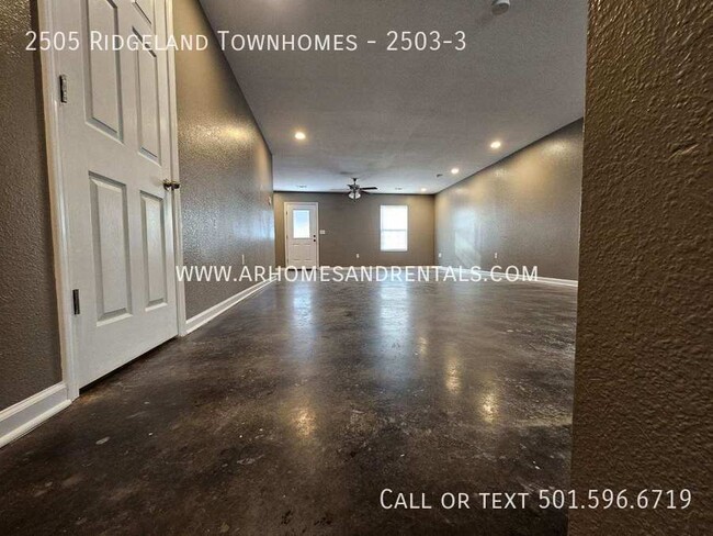 Building Photo - 2505 Ridgeland Townhomes - 2503-3 | $695 |...