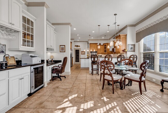 Building Photo - 801 Bluffview Dr