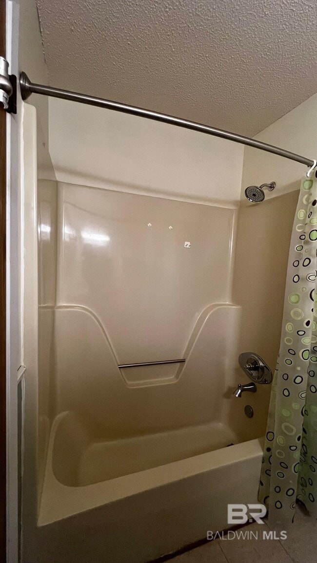 Building Photo - 905 Van Ave