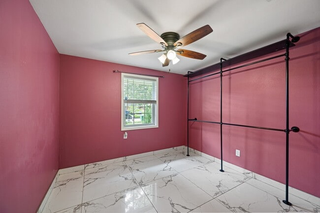 Building Photo - 5718 Greencraig Dr